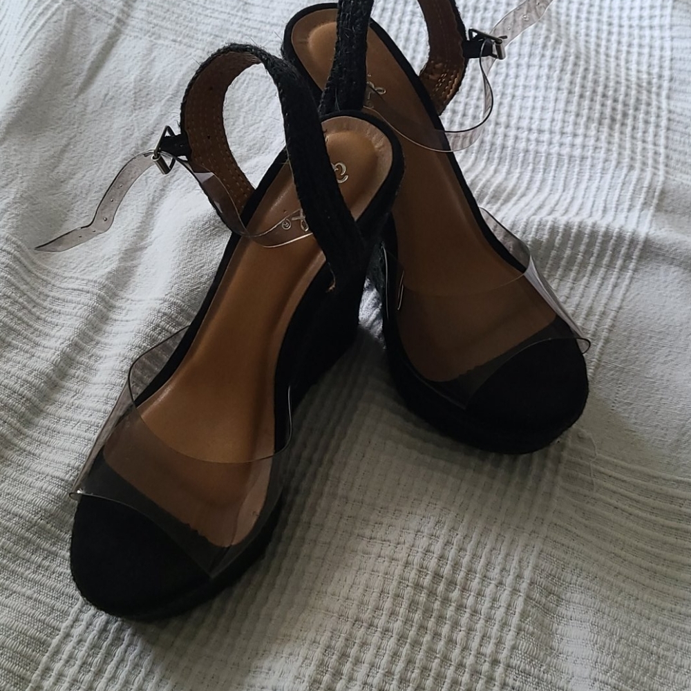 Black Wedges